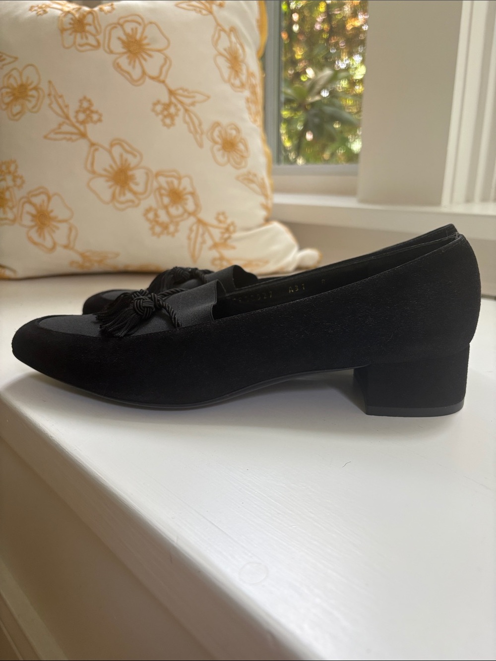 Suede Salvatore Ferragamo Black Tassel Slip-On Loafers, size 8 B - Picture 4 of 9